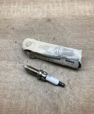 Peugeot 207 CC Spark plug 9802840180