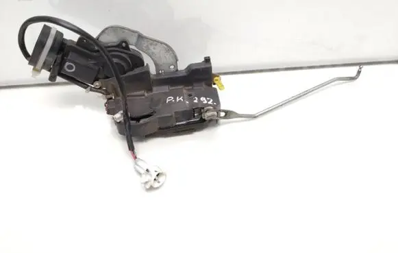 Suzuki Grand Vitara II Front door lock 246C2822