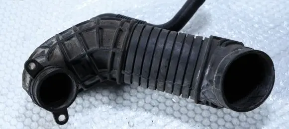 Audi A4 S4 B7 8E 8H Air intake hose/pipe 8E0129615J