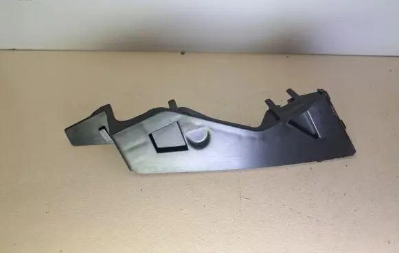 Volkswagen PASSAT B6 Front bumper mounting bracket 3C0807723
