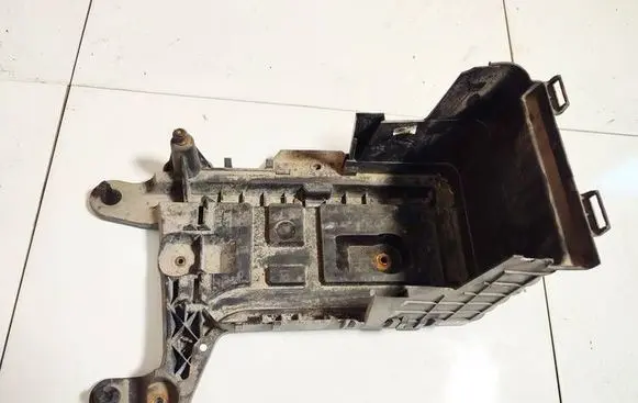 Battery box tray