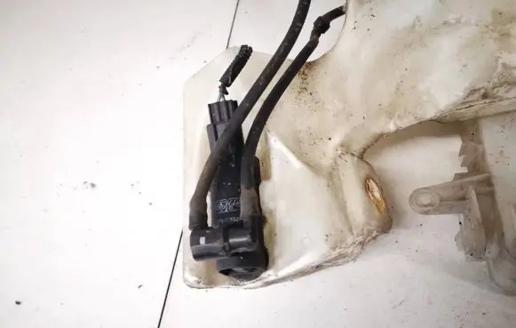 Ford Mondeo MK IV Windscreen/windshield washer pump 1s7117k624fe 1s71-17k624-fe