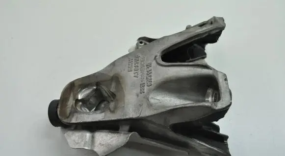 BMW X5 F15 Engine mounting bracket 22116864614