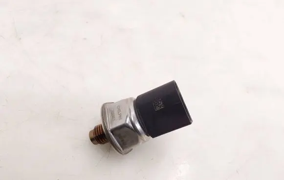 Mercedes-Benz C W205 Fuel pressure sensor 28389851 85PP2202