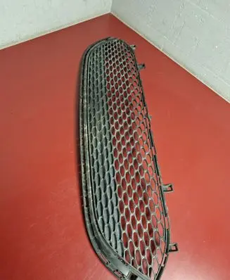 Chrysler Pacifica Front bumper lower grill