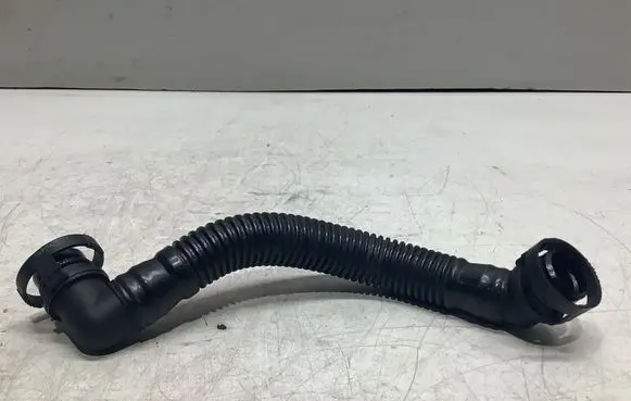 Volkswagen PASSAT B6 Breather hose/pipe 03L103493G