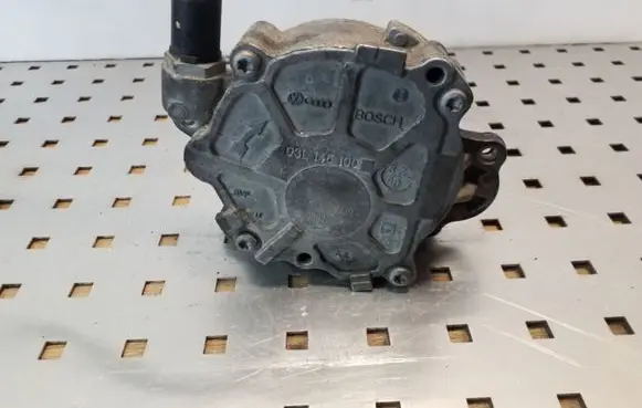 Volkswagen PASSAT B6 Vacuum pump 03L145100