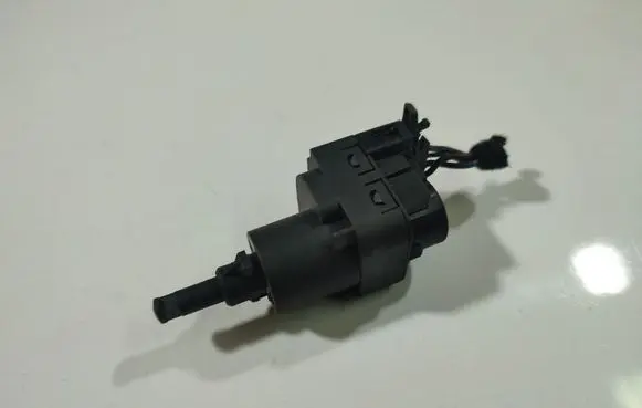 Volkswagen Polo IV 9N3 Brake pedal sensor switch 1036508624092