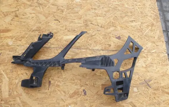 Mercedes-Benz E W212 Front bumper mounting bracket A2128850365