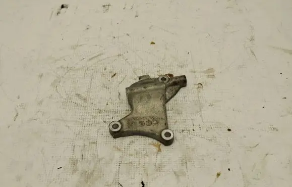 Mercedes-Benz C AMG W205 Generator/alternator bracket A1771550127