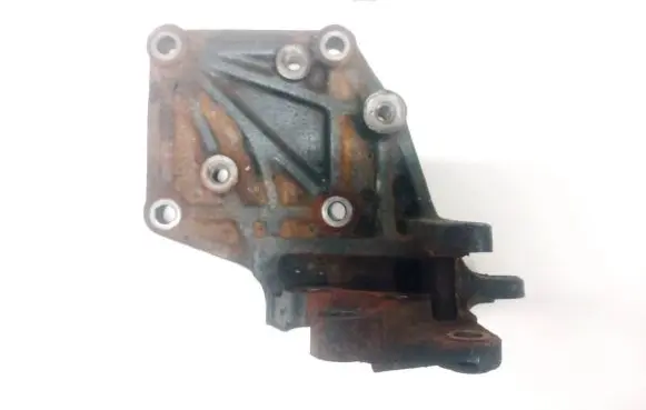 Mazda 323 Engine mounting bracket