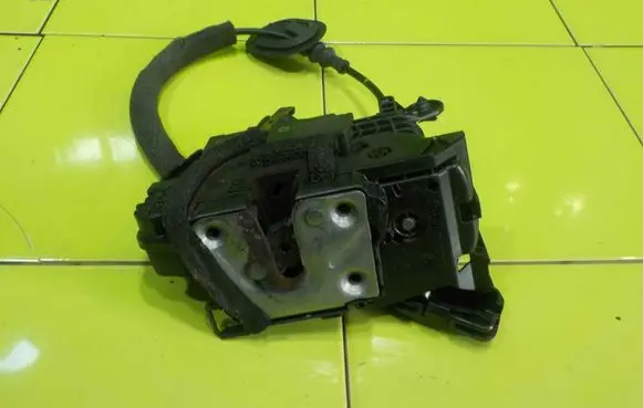 Smart ForFour II W453 Front door lock 825034915R NP424 A4537302400