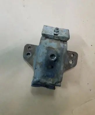 Nissan Navara D22 Engine mount bracket