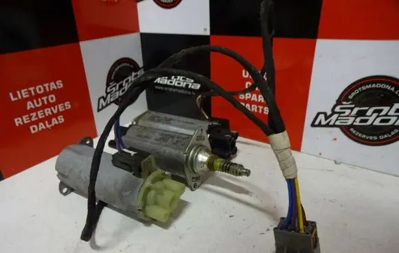 Volvo XC90 Seat adjustment motor 0130002529