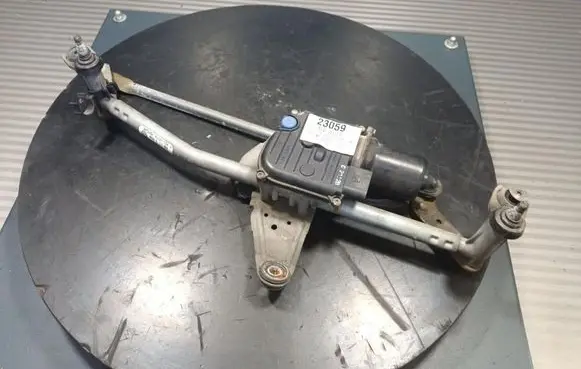Volkswagen PASSAT CC Front wiper linkage 
