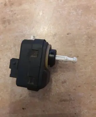 Headlight level adjustment motor