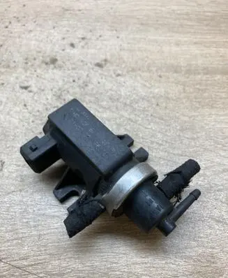 Volkswagen PASSAT B5 Vacuum valve 1H0906627 72190320