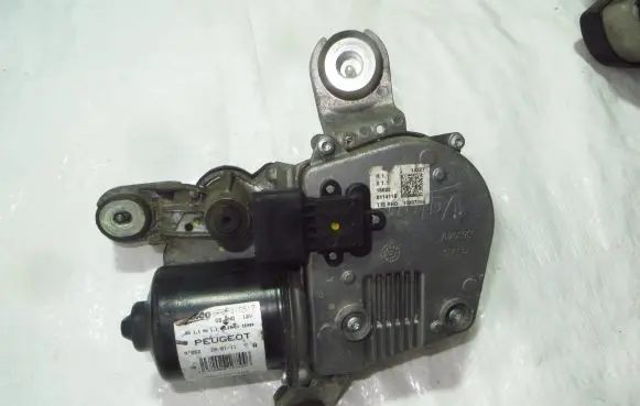 Peugeot RCZ Wiper motor 9673484080