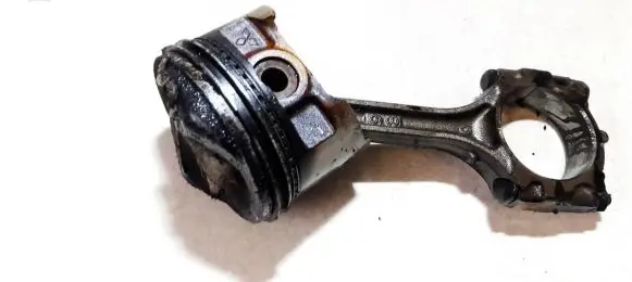 Mitsubishi Carisma Piston with connecting rod