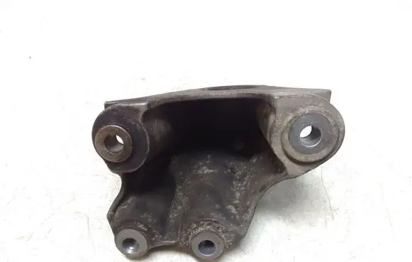 Volkswagen Touareg I Engine mounting bracket 7L6199307A