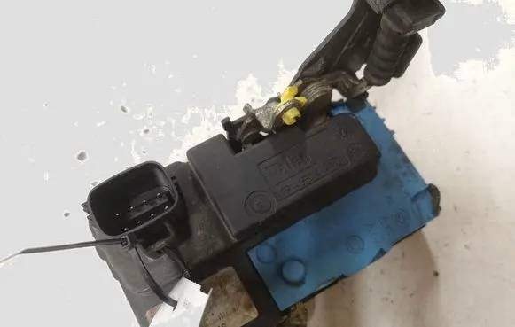 Volvo V70 Front door lock