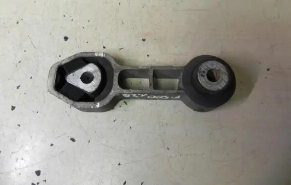 Fiat 500 Engine mount bracket 517326810 VD6355