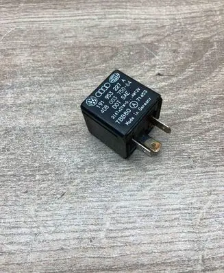 Audi 80 90 S2 B4 Other relay 191953227A 4DB003750