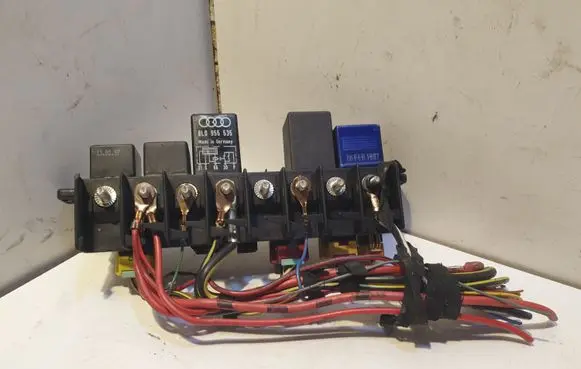 Audi A4 S4 B5 8D Fuse module 4A0941822 8L0955535