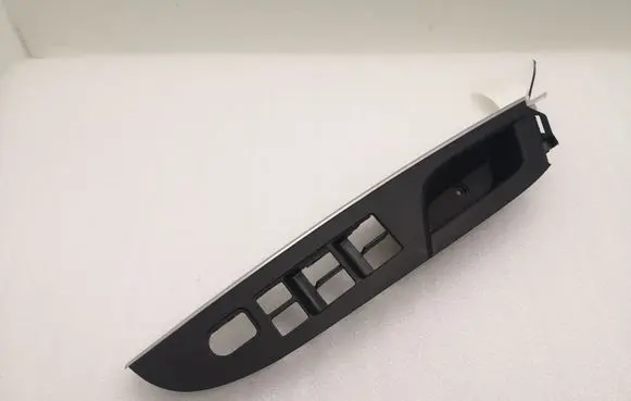 Suzuki SX4 S-Cross Front door window switch trim 8372561M00