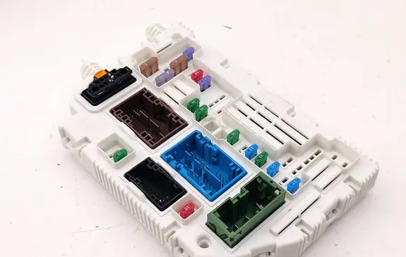 Peugeot 308 Fuse module 9846631480 9830407680 A3C03306405