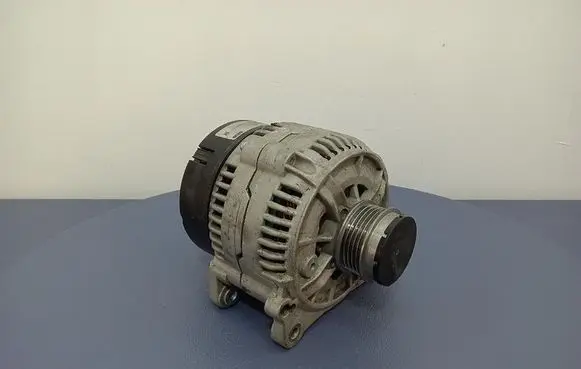 Volkswagen PASSAT B5 Generator/alternator F032113770