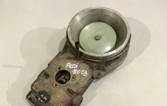 Audi 100 200 5000 C3 Fuel distributor 0438120185 035133353AB