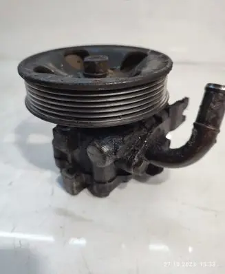 KIA Carens II Power steering pump