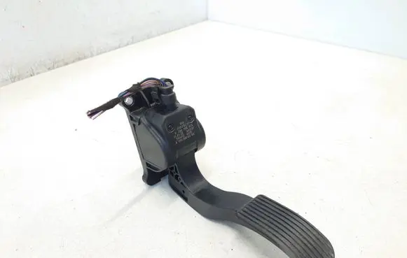 Mercedes-Benz Vito Viano W639 Accelerator throttle pedal A9063000304 9063000304