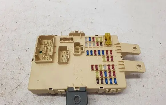 KIA Sportage Fuse module 919503W043
