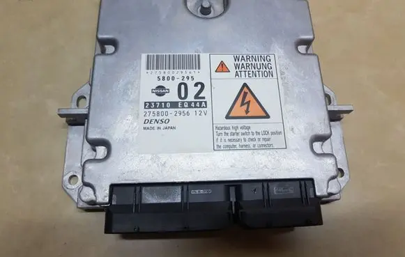 Nissan X-Trail T30 Engine control unit/module 23710EQ44A 5800295
