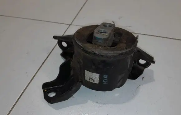 Hyundai Santa Fe Engine mount bracket NOCODE