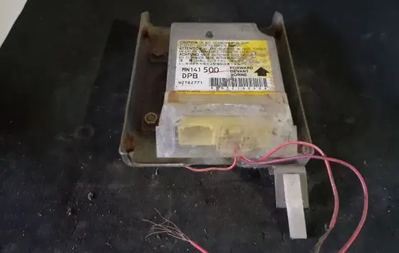 Mitsubishi Outlander Airbag control unit/module MN141500