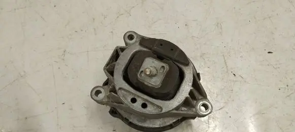 BMW 4 F32 F33 Engine mount bracket 6785713