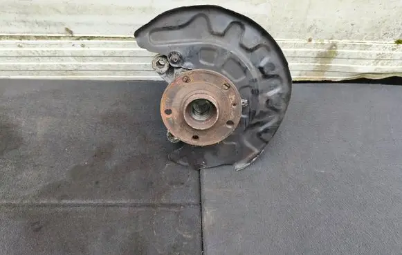 Volkswagen PASSAT B8 Front wheel hub 5Q0407257A