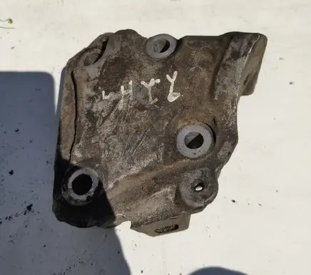 Peugeot 607 Engine mounting bracket 9628311880