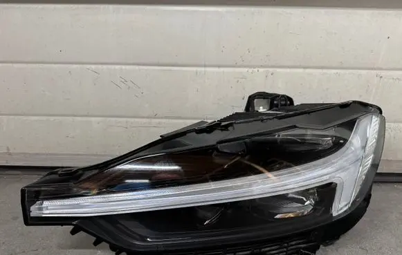 Volvo XC60 Headlight/headlamp 32404705