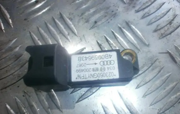 Audi A6 S6 C5 4B Airbag deployment crash/impact sensor 4b0959643b