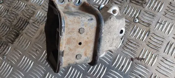 Citroen C4 I Engine mount bracket 9645530480
