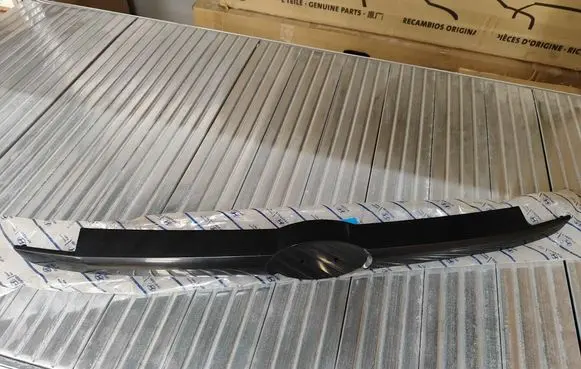 Hyundai Getz Front bumper upper radiator grill 863611C000