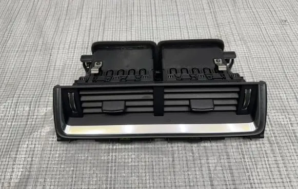 Jaguar E-Pace Dash center air vent grill