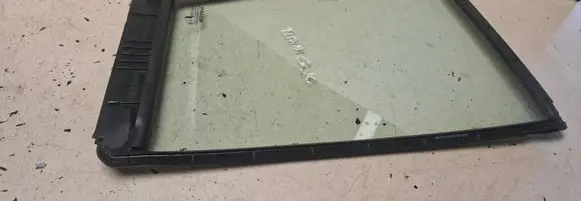 Nissan Tiida C11 Rear vent window glass 82273EL00A