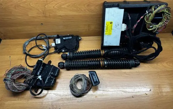 BMW 7 F01 F02 F03 F04 Tailgate hydraulic set 7258363 7185713 7185714