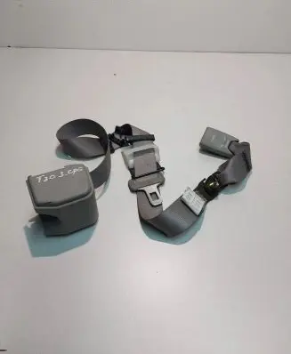 Nissan X-Trail T30 Middle seatbelt (rear) 0430095
