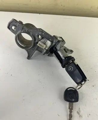 Opel Astra H Ignition lock 00611799 N0501882